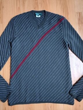 Comme des Garcons Men's Gray V-Neck Sweater with Burgundy Stripe Sz L